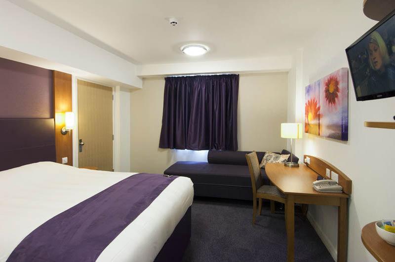 Premier Inn Taunton Central Dış mekan fotoğraf